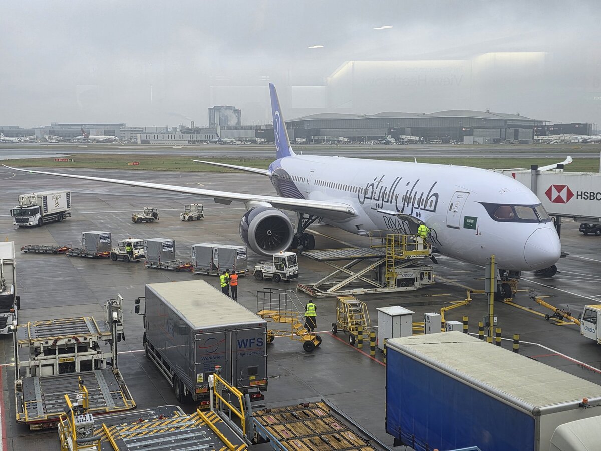 Oman Air Suspends Several Flights on March 1–2 Following Regional Airspace Disruptions